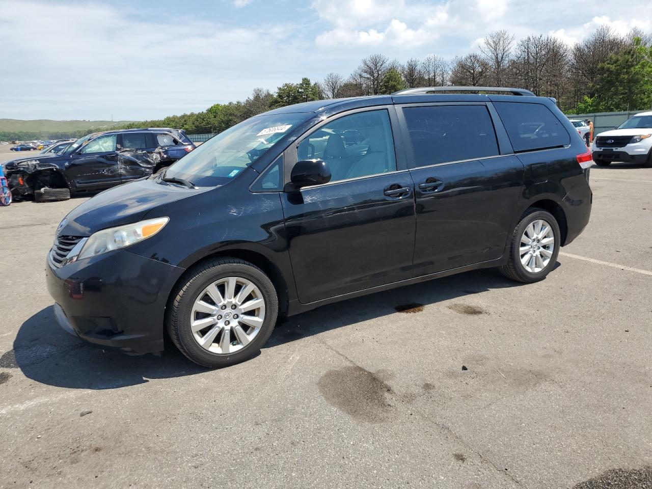 2011 TOYOTA SIENNA LE