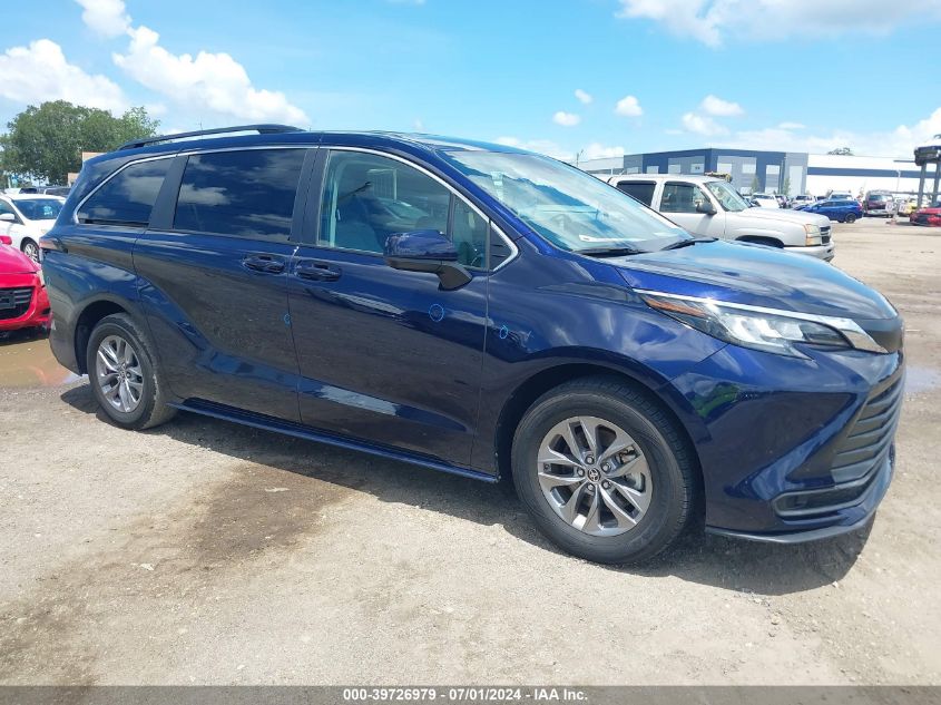 2022 TOYOTA SIENNA LE