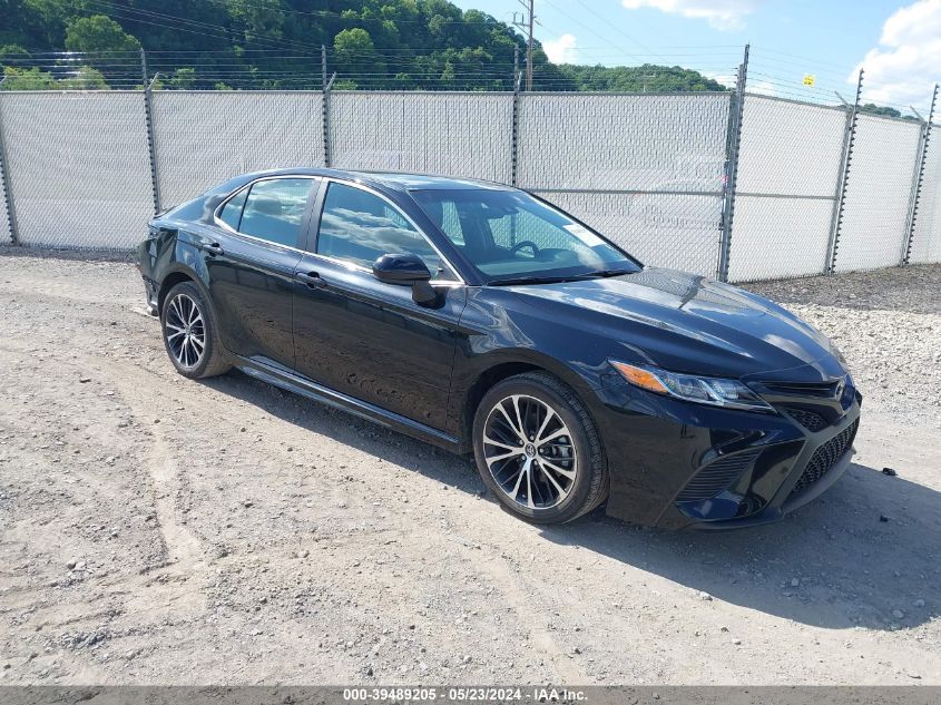 2018 TOYOTA CAMRY SE