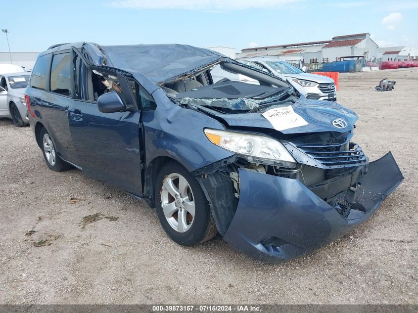 2016 TOYOTA SIENNA LE