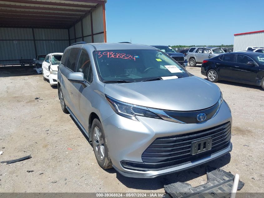 2022 TOYOTA SIENNA LE