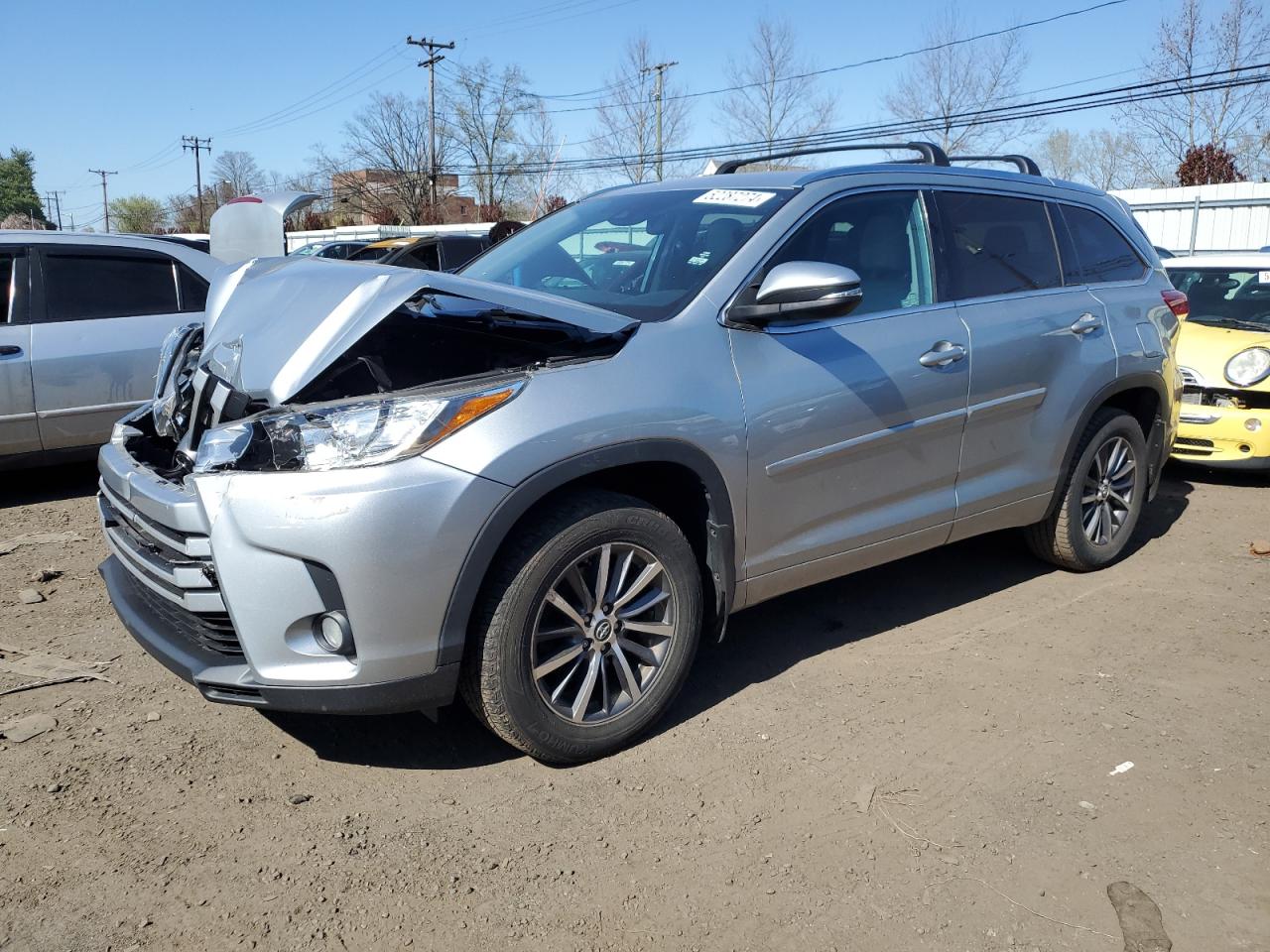 2018 TOYOTA HIGHLANDER SE