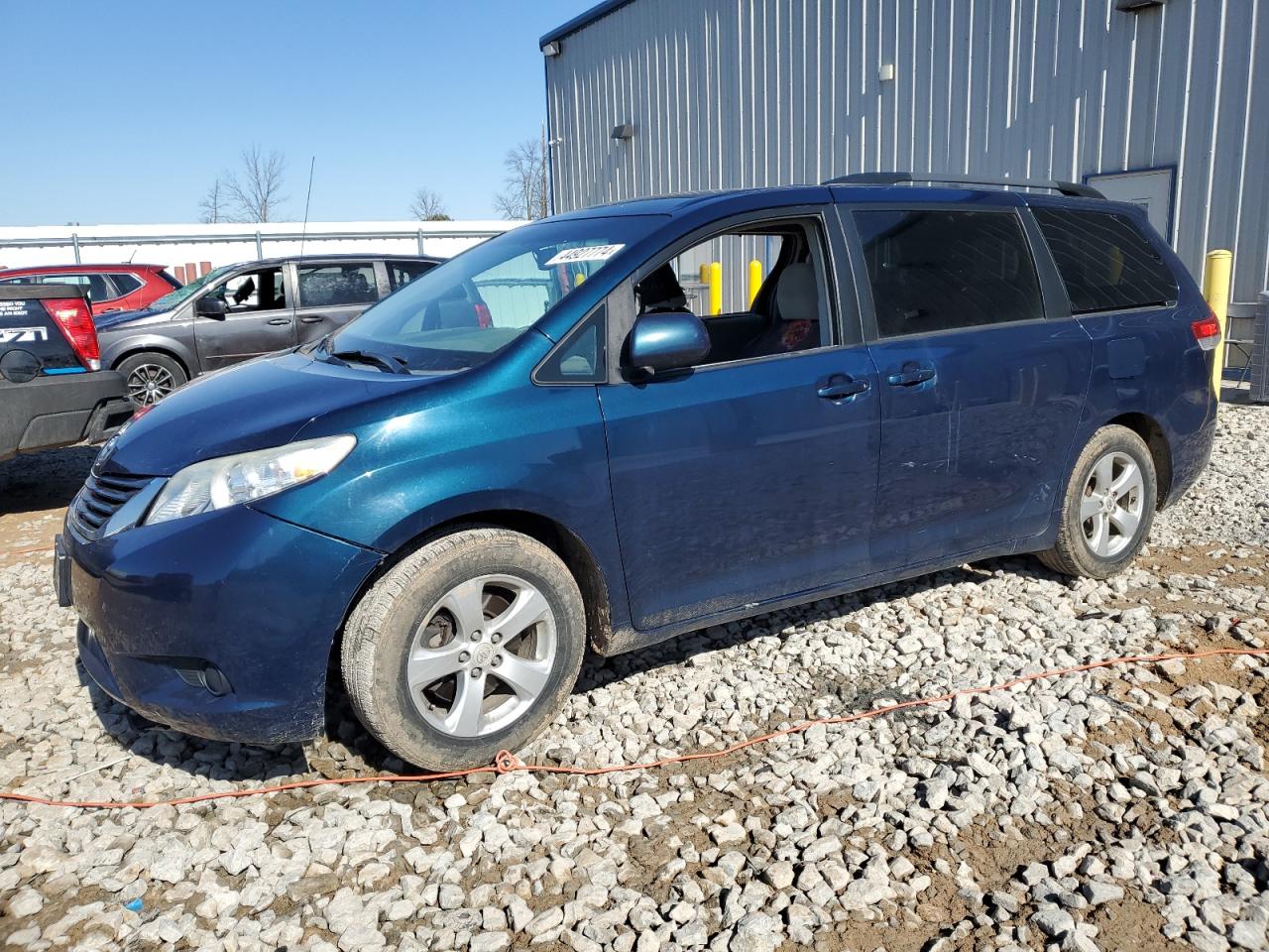 2011 TOYOTA SIENNA LE