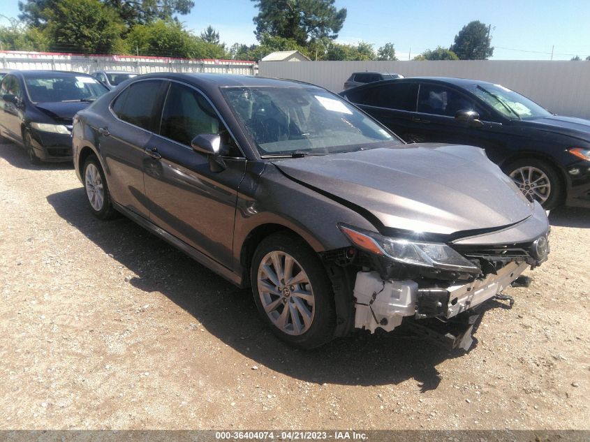 2022 TOYOTA CAMRY LE