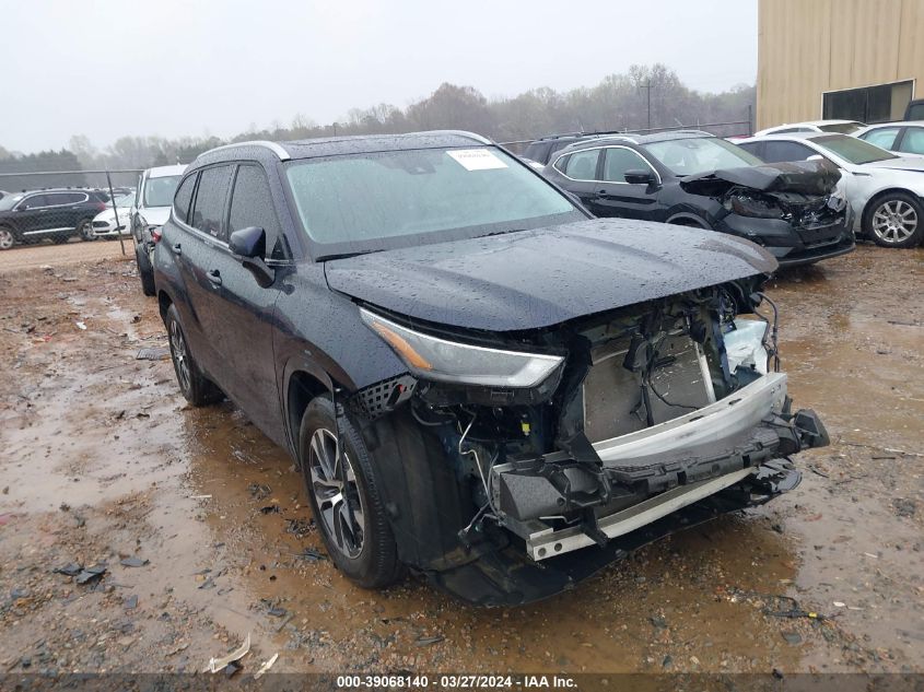 2022 TOYOTA HIGHLANDER XLE