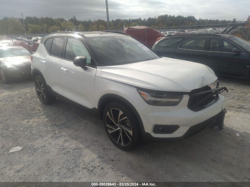 2022 VOLVO XC40 T4 R-DESIGN