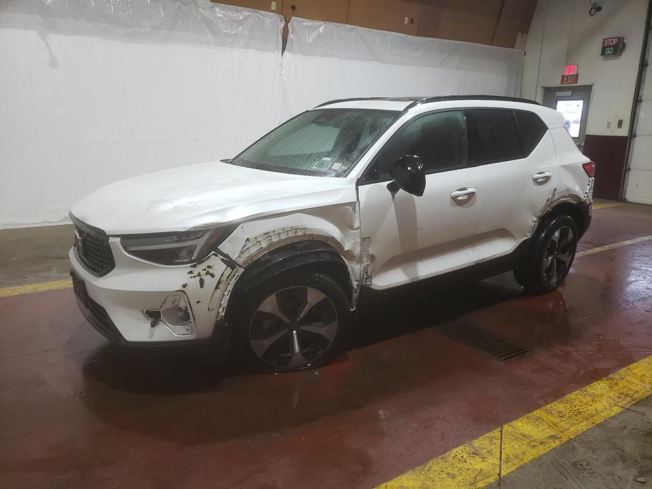 2024 VOLVO XC40 PLUS