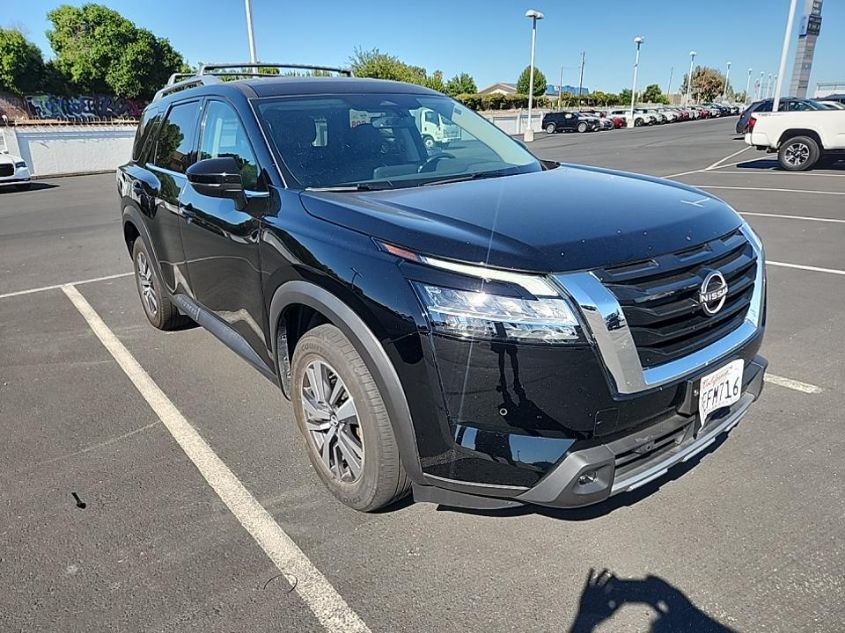 2023 NISSAN PATHFINDER SL