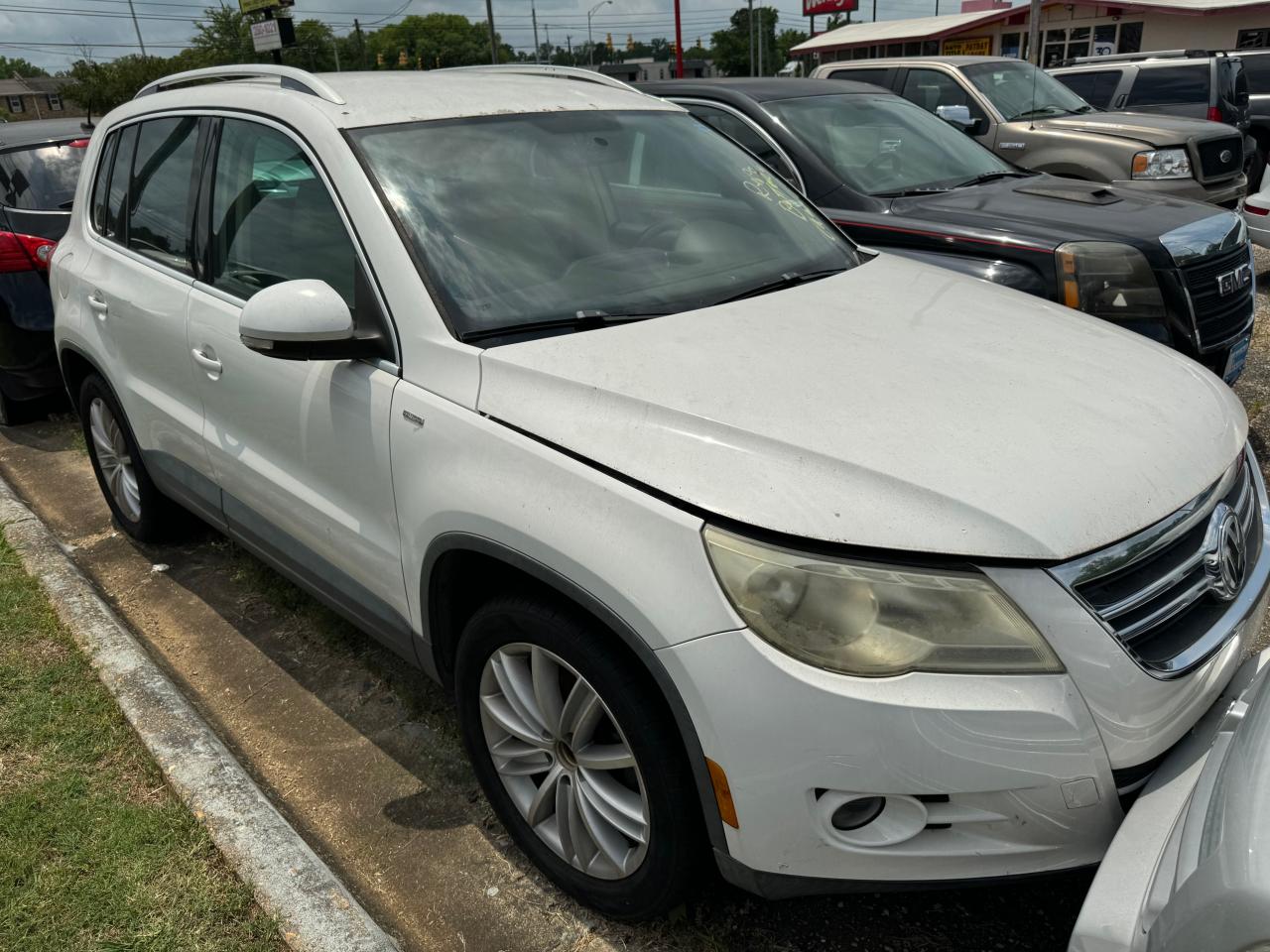 2010 VOLKSWAGEN TIGUAN S