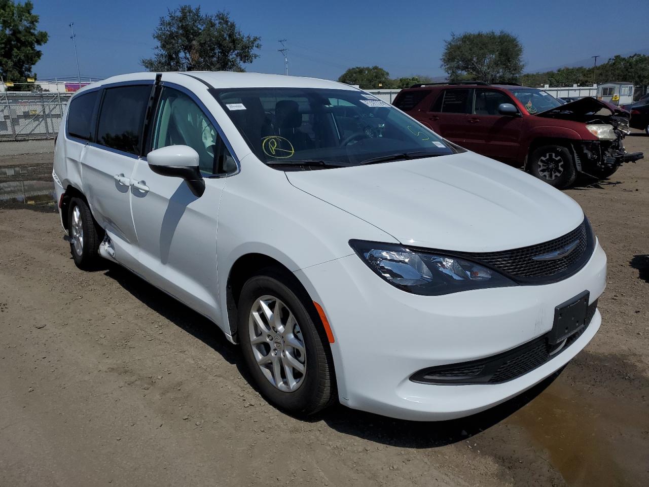 2022 CHRYSLER VOYAGER LX