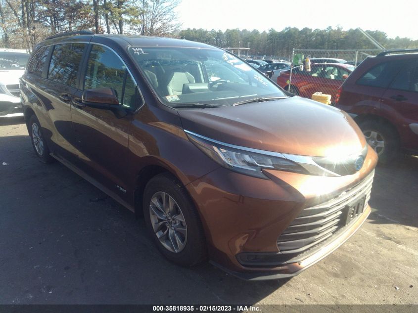 2021 TOYOTA SIENNA LE