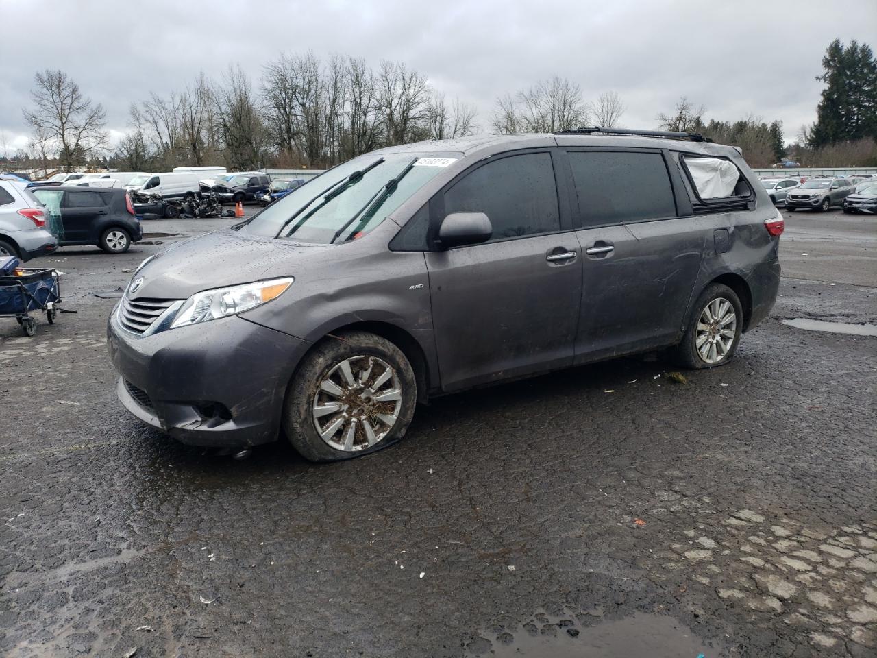 2017 TOYOTA SIENNA XLE