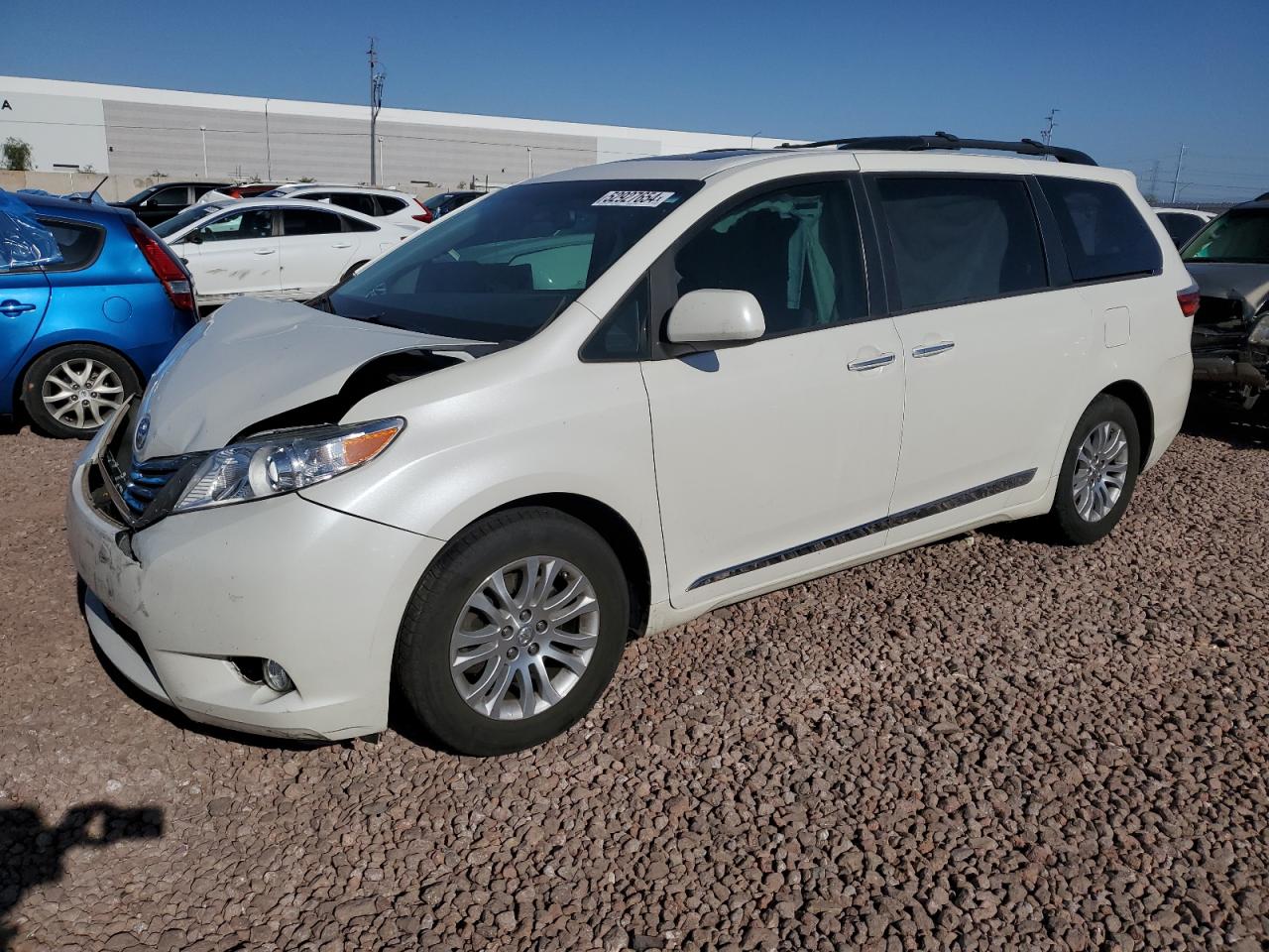 2017 TOYOTA SIENNA XLE