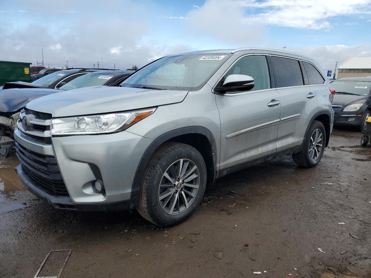 2019 TOYOTA HIGHLANDER SE