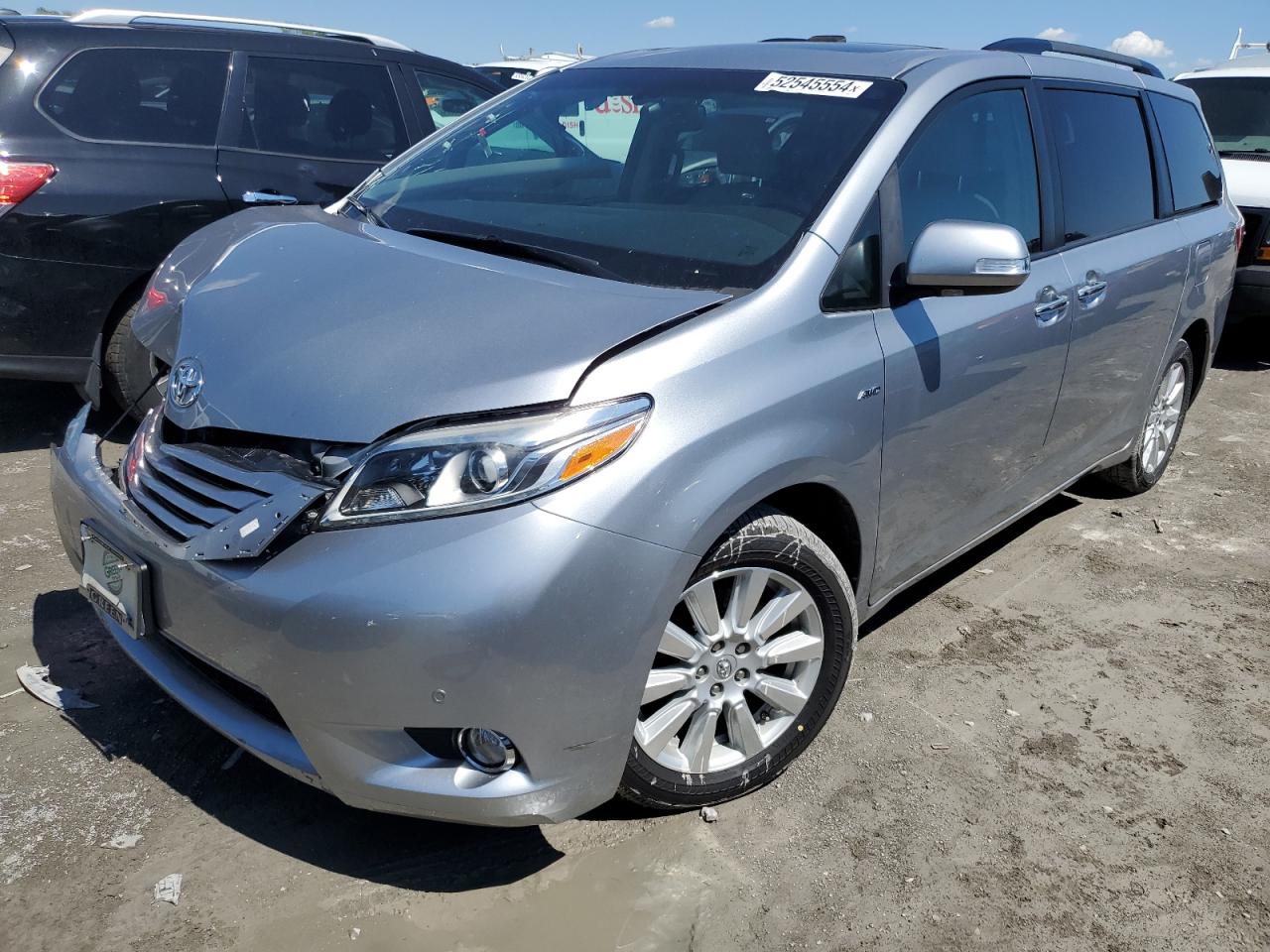 2017 TOYOTA SIENNA XLE