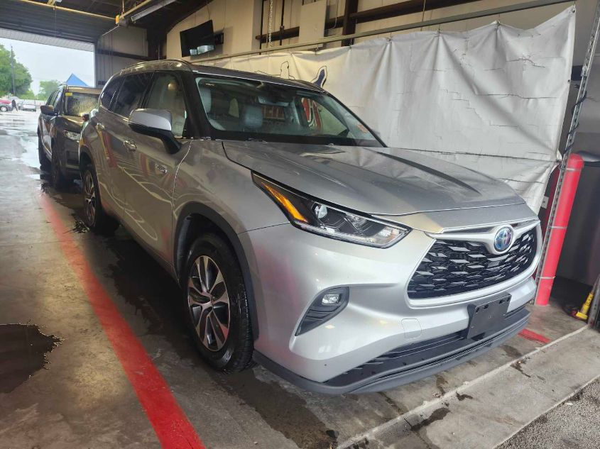 2021 TOYOTA HIGHLANDER HYBRID XLE