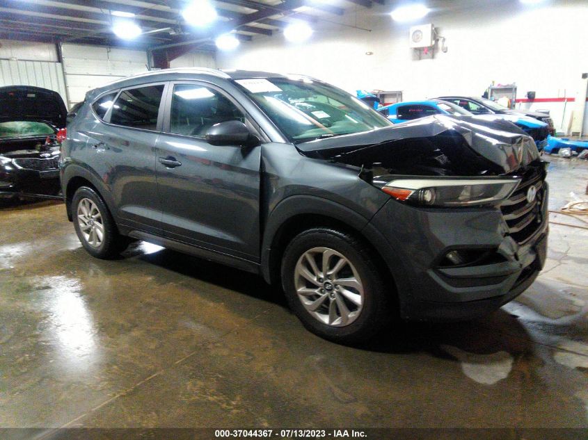 2016 HYUNDAI TUCSON SE