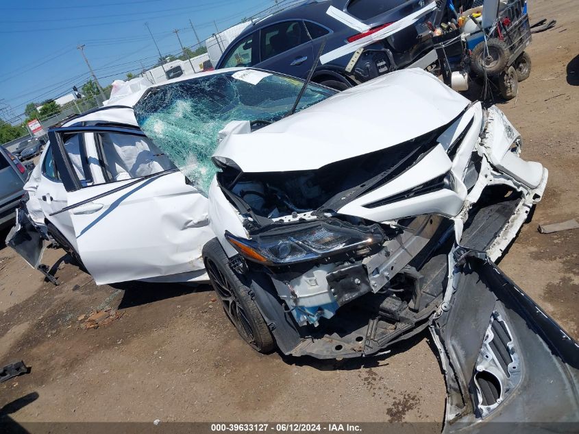 2018 TOYOTA CAMRY SE