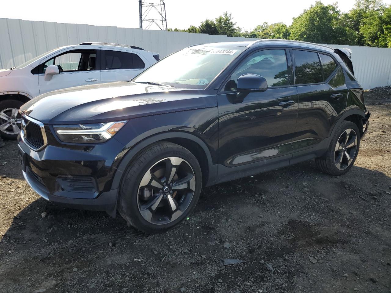 2020 VOLVO XC40 T5 MOMENTUM