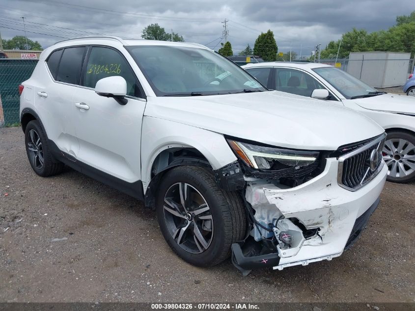 2023 VOLVO XC40 B5 PLUS BRIGHT THEME