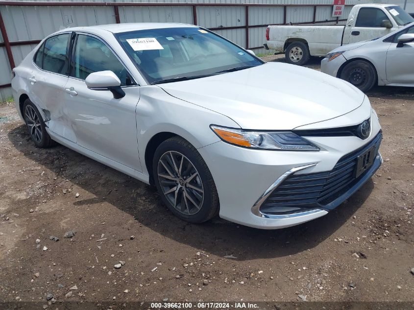 2024 TOYOTA CAMRY XLE