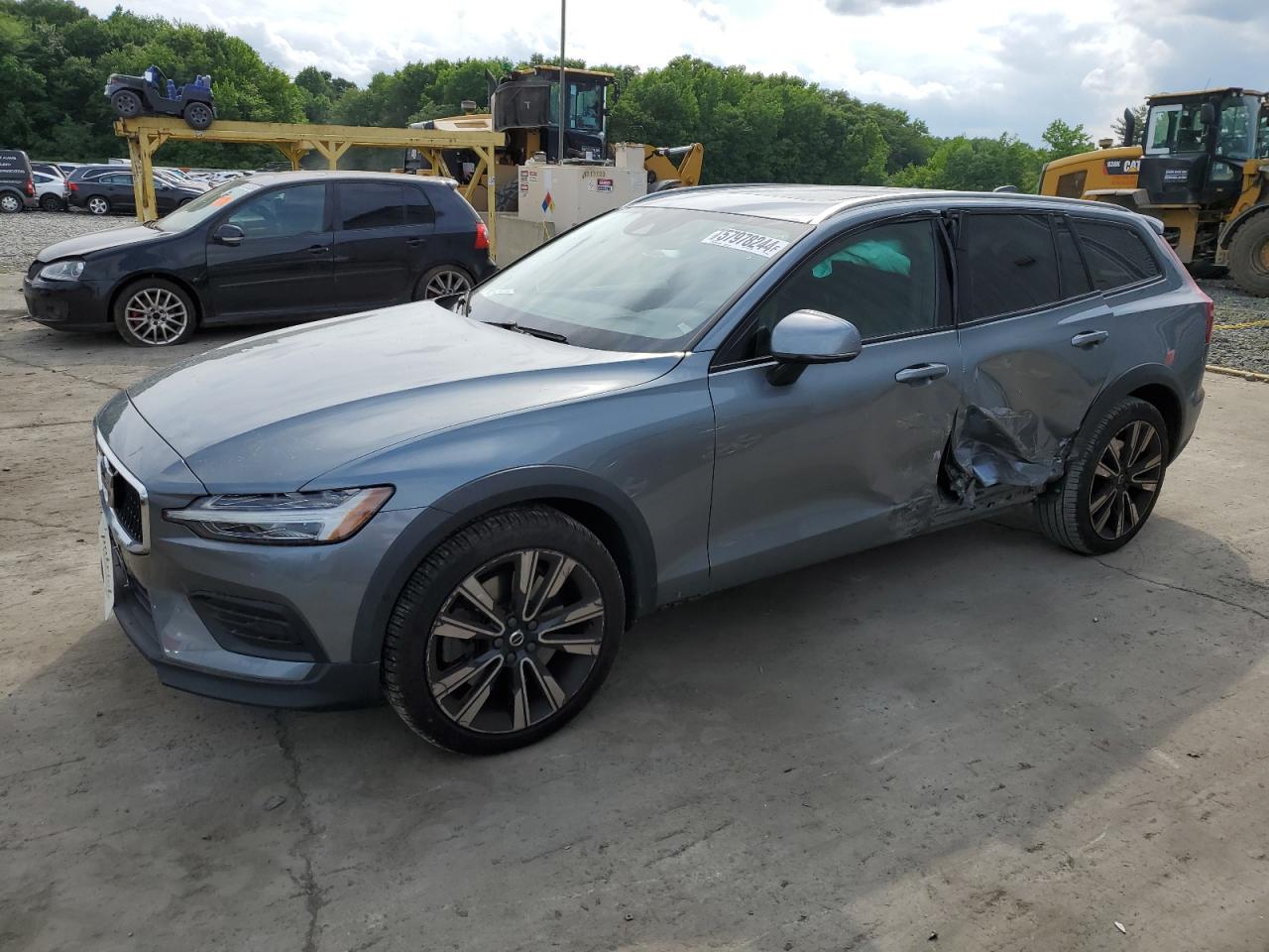 2020 VOLVO V60 CROSS COUNTRY T5 MOMENTUM