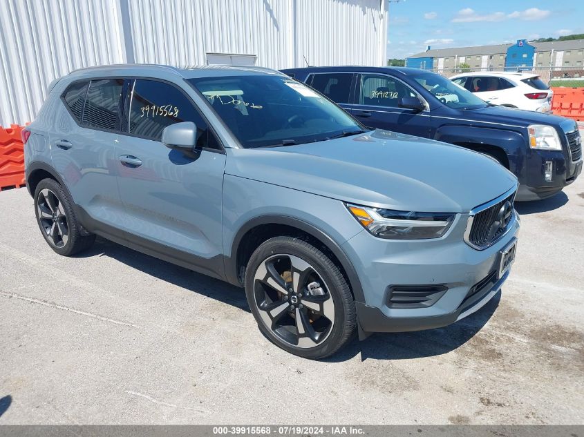 2020 VOLVO XC40 T5 MOMENTUM