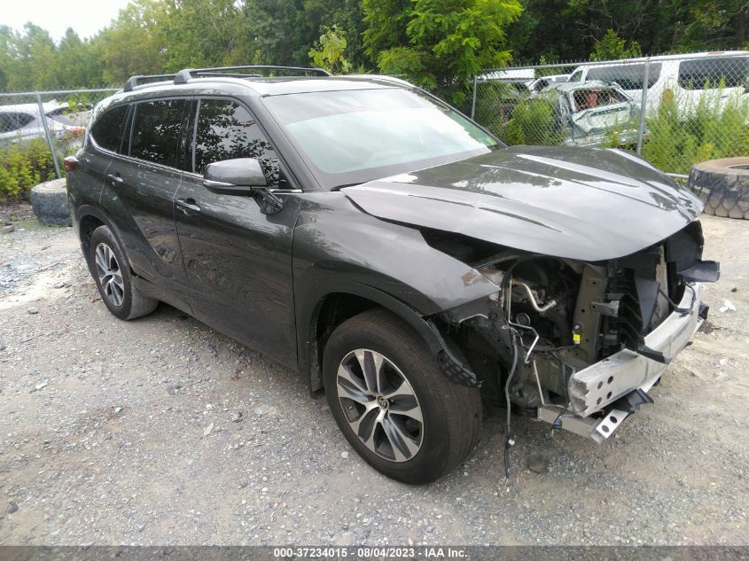 2022 TOYOTA HIGHLANDER XLE