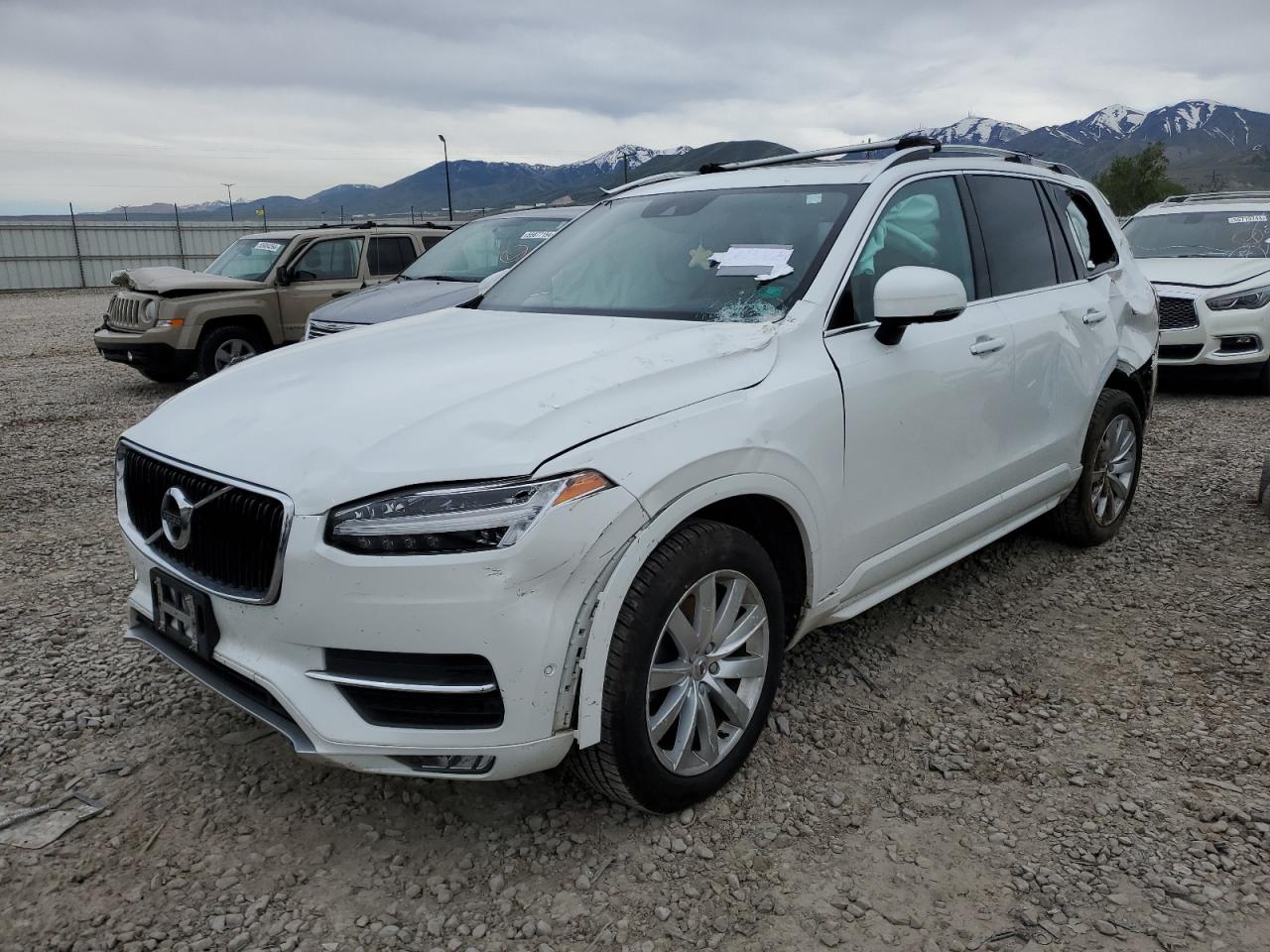 2017 VOLVO XC90 T6