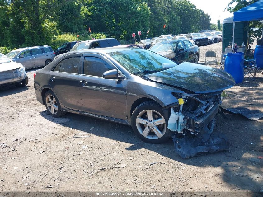 2014 TOYOTA CAMRY SE