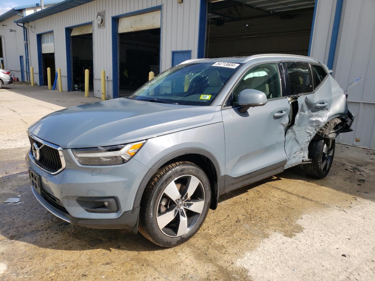 2021 VOLVO XC40 T5 MOMENTUM