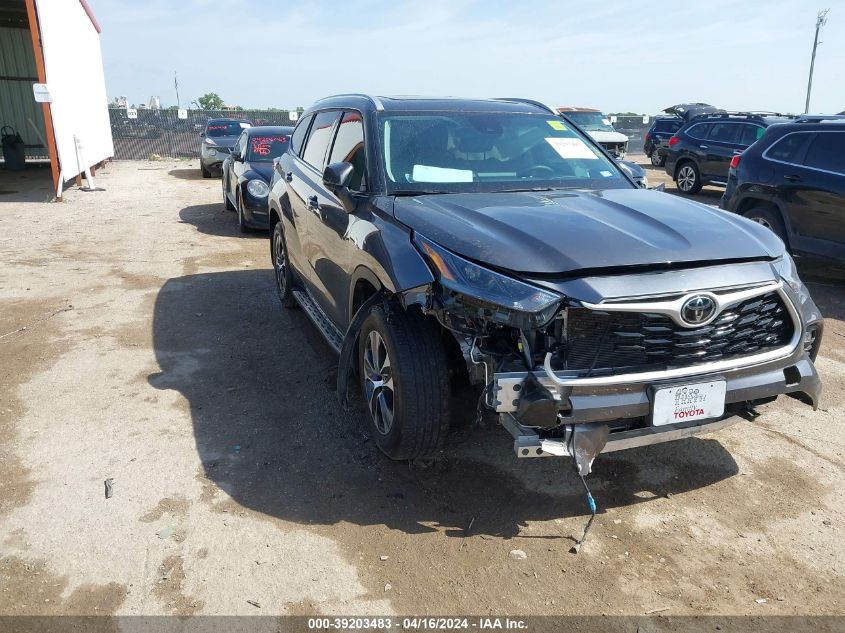 2022 TOYOTA HIGHLANDER XLE