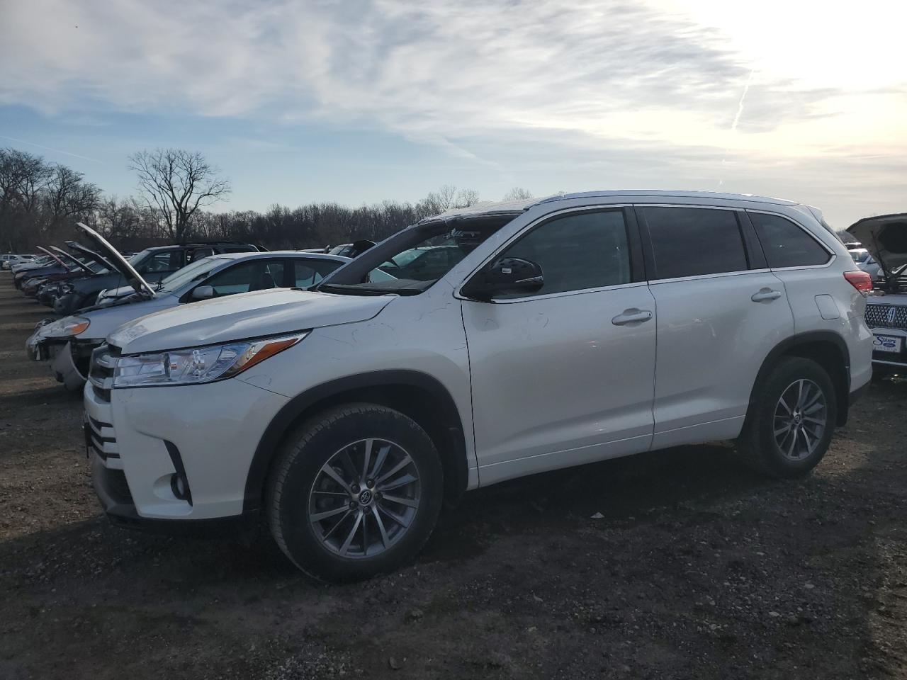 2018 TOYOTA HIGHLANDER SE