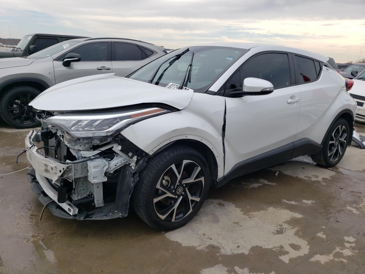 2022 TOYOTA C-HR XLE