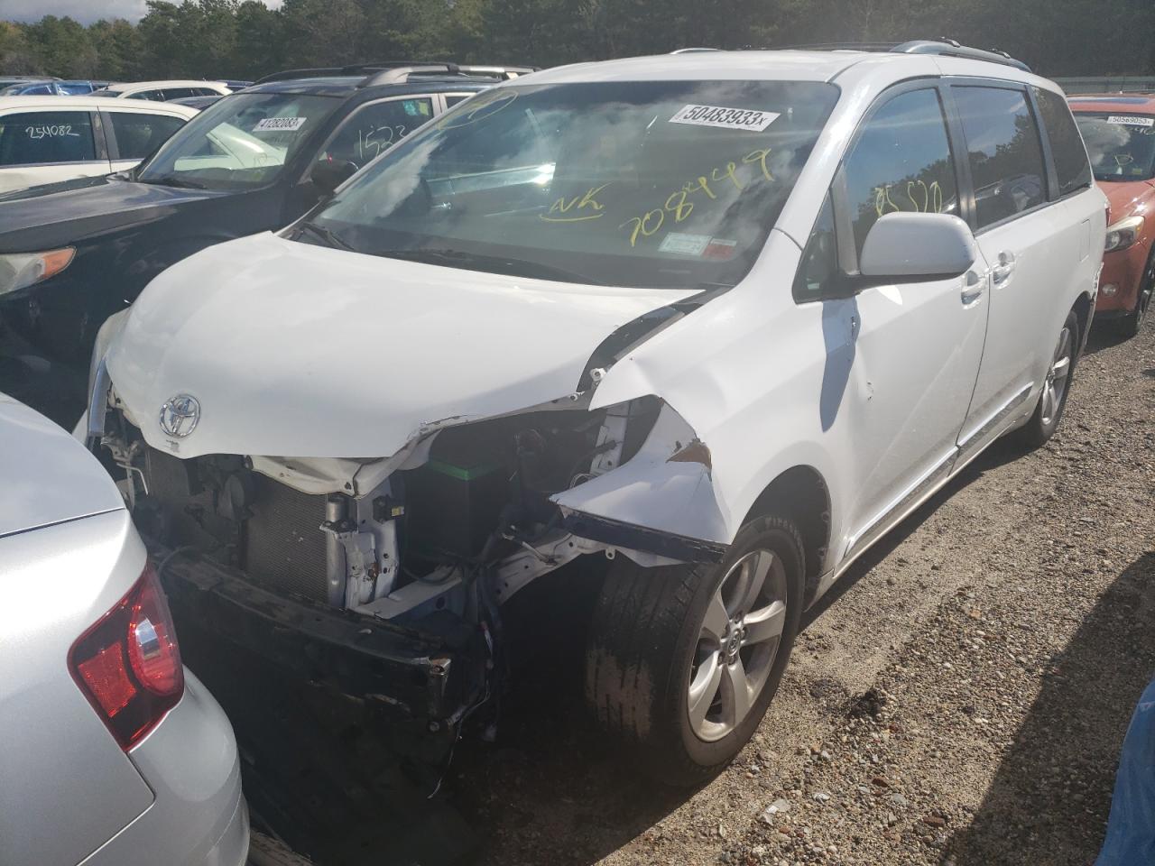 2016 TOYOTA SIENNA LE