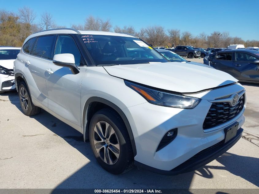 2022 TOYOTA HIGHLANDER XLE