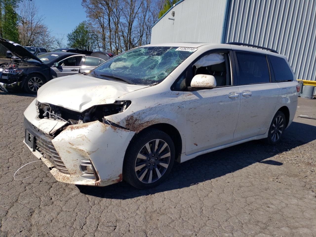 2020 TOYOTA SIENNA XLE