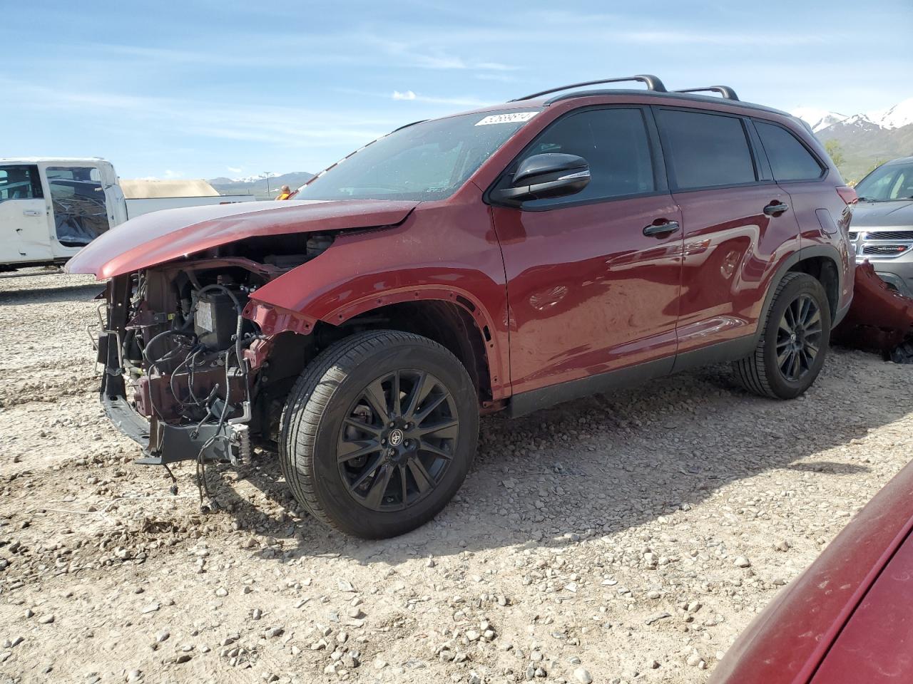 2019 TOYOTA HIGHLANDER SE