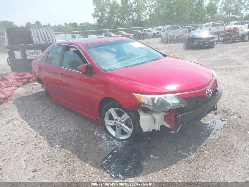 2014 TOYOTA CAMRY SE