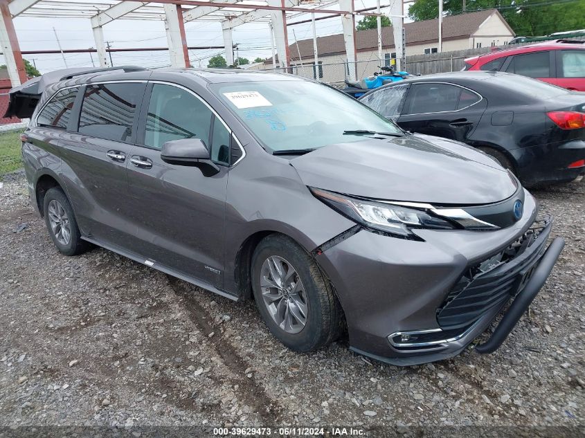 2021 TOYOTA SIENNA XLE