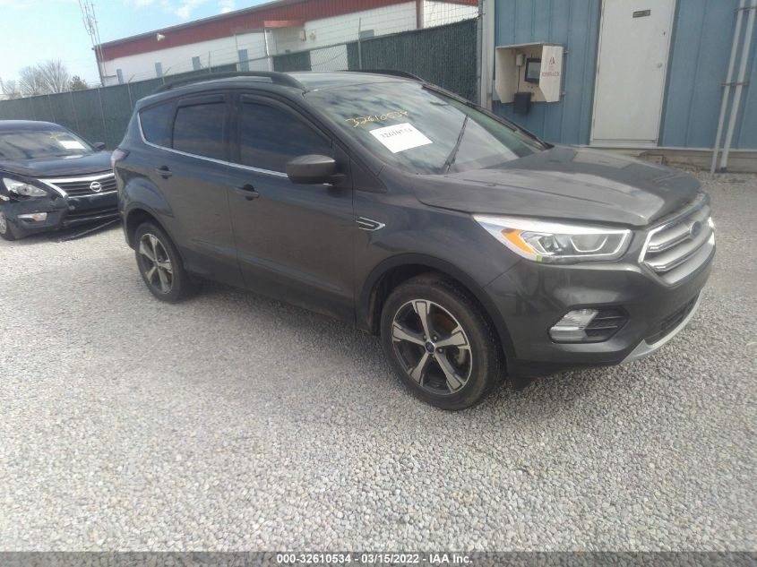 2017 FORD ESCAPE SE