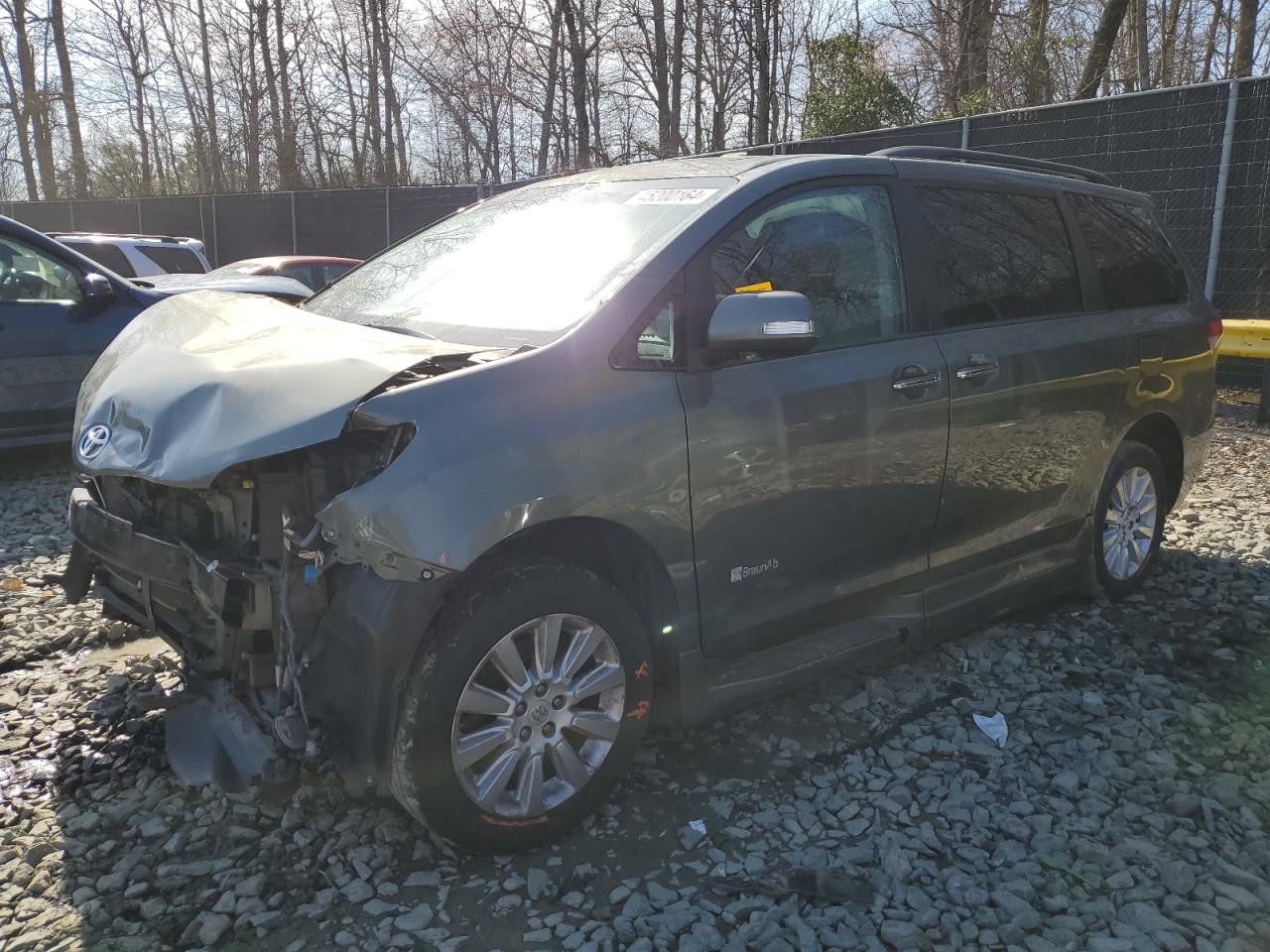 2014 TOYOTA SIENNA XLE