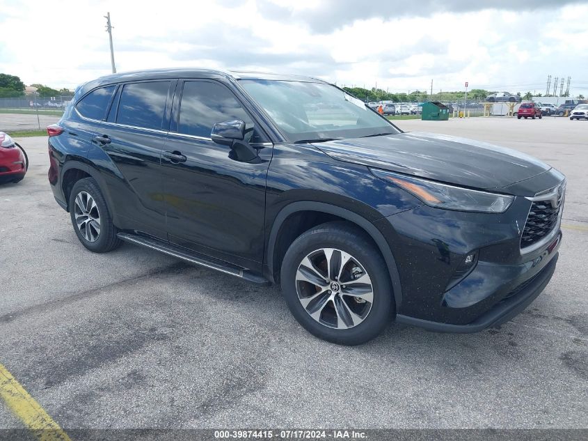 2022 TOYOTA HIGHLANDER XLE