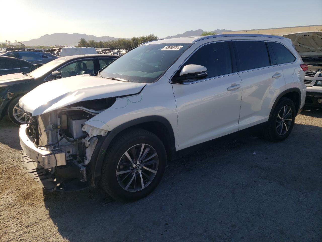 2019 TOYOTA HIGHLANDER SE