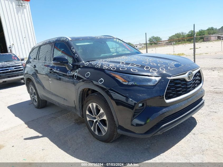 2022 TOYOTA HIGHLANDER XLE