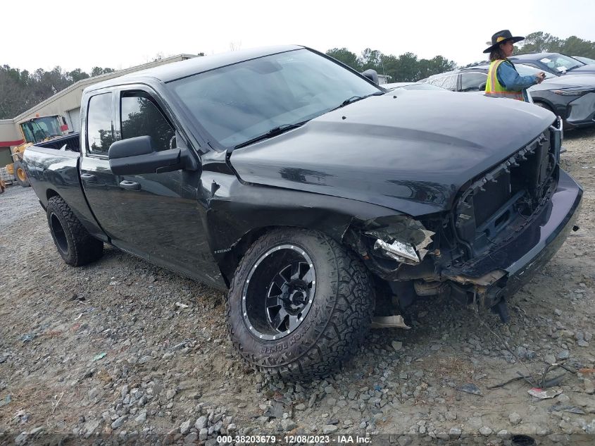 2017 RAM 1500 EXPRESS  4X4 64 BOX