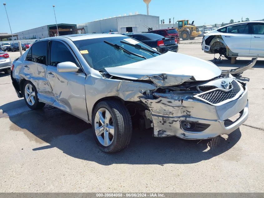 2011 TOYOTA CAMRY SE