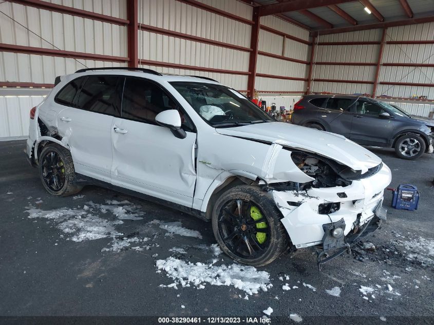 2017 PORSCHE CAYENNE