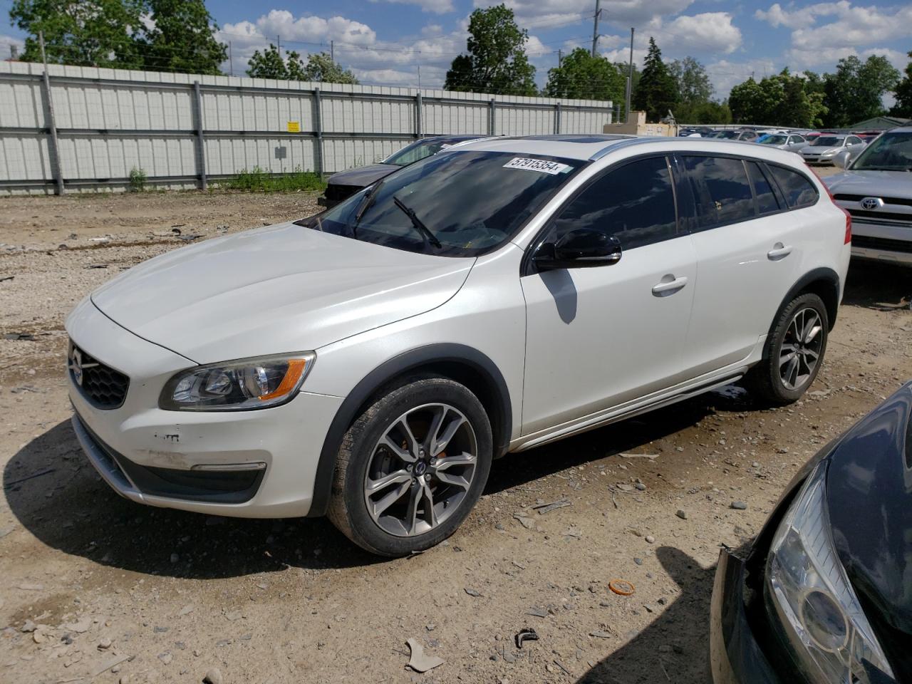 2015 VOLVO V60 CROSS COUNTRY PREMIER