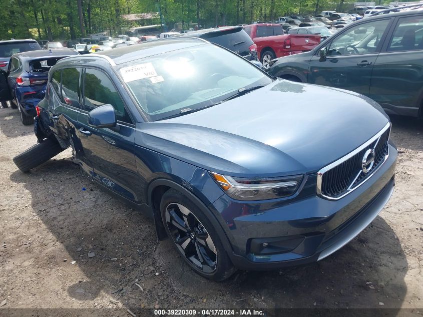 2021 VOLVO XC40 T5 MOMENTUM